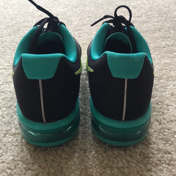 Nike tennis shoes - Picture 3 of 8